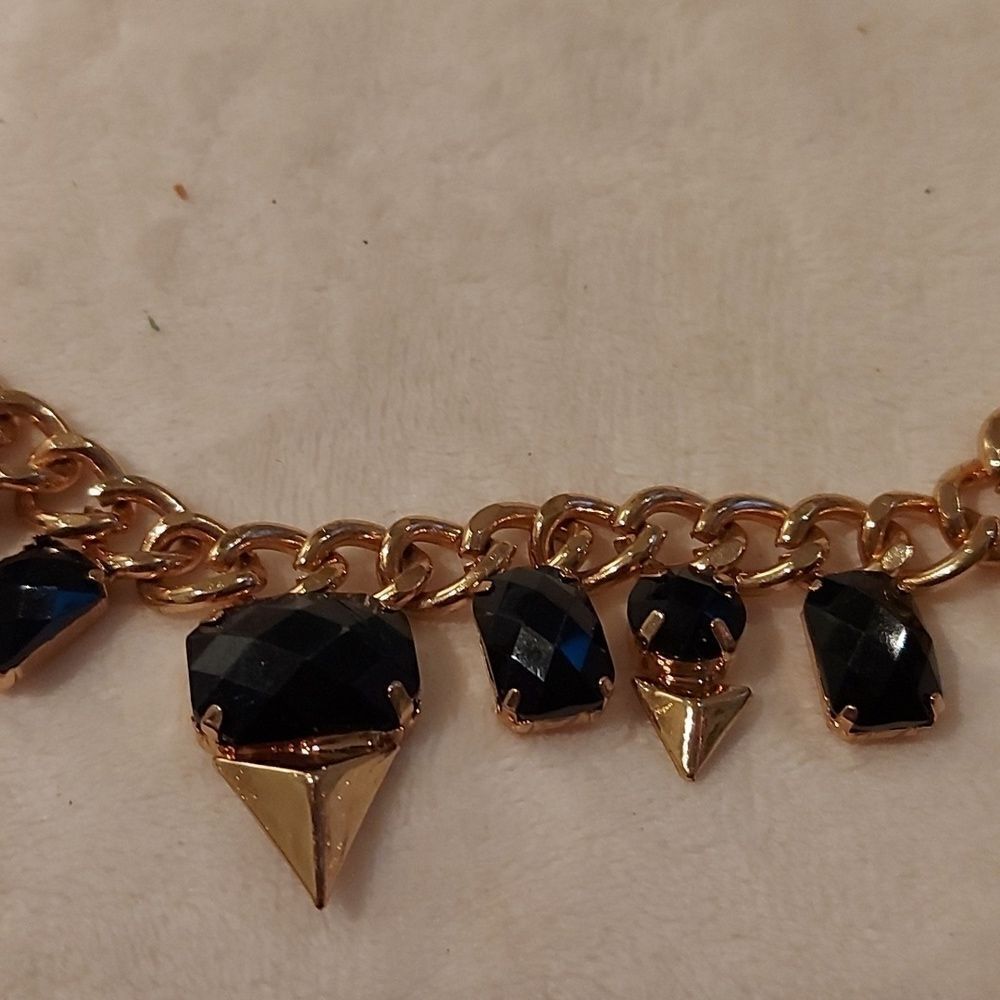 4 Various Necklaces - Picture 2 of 11